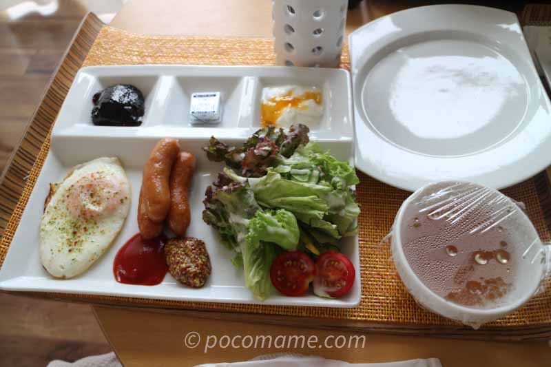 ブレスホテルのインルームダイニング朝食洋食
